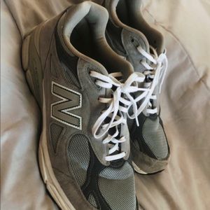 New balance tennis shoes